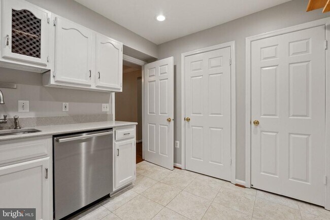 Building Photo - 1956 N Cleveland St