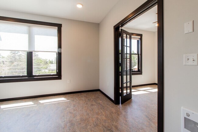 Building Photo - AVAILABLE JULY - Renovated Luxury 1 bed/1 ...