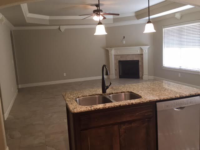 Building Photo - 2905 SW Tanglewood Ave