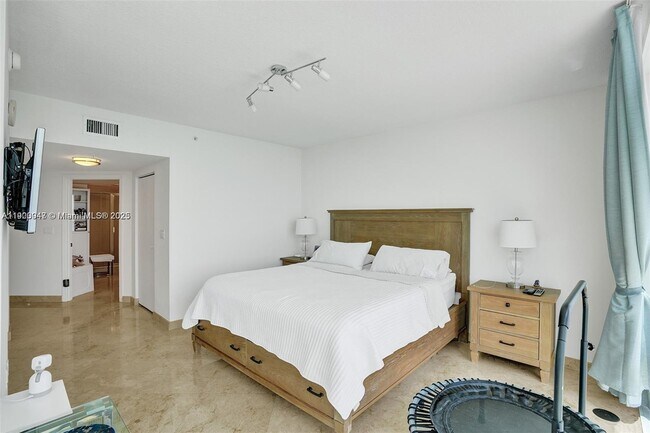 Building Photo - 16699 Collins Ave