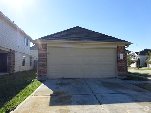 Building Photo - 16355 Royal Fort Ln