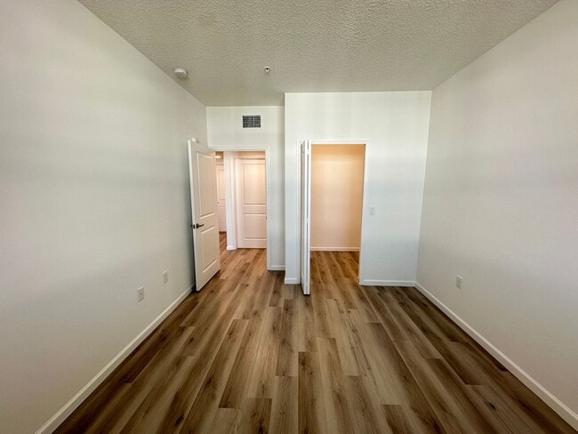 Building Photo - Beautiful 2 Bedroom, 2 Bathroom Apartment in Prime Orlando Location – 1 Month Free!