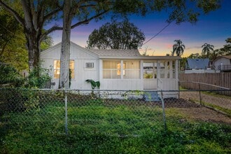 Building Photo - 619-629 Woodlawn St