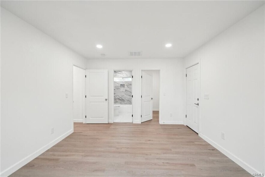 Building Photo - 4664 Sierra St