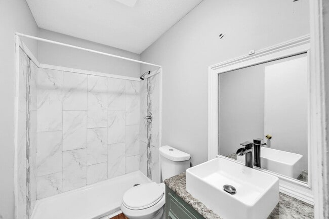 Building Photo - Charming 2-Bedroom Retreat in Spartanburg'...