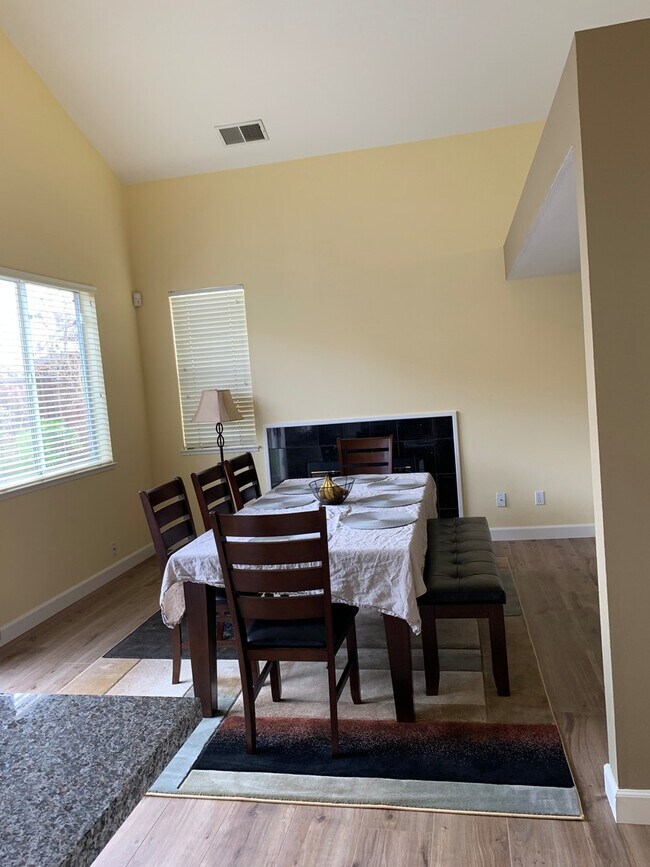 Building Photo - Newer Evergreen home faces neighborhood park - Great Evergreen schools