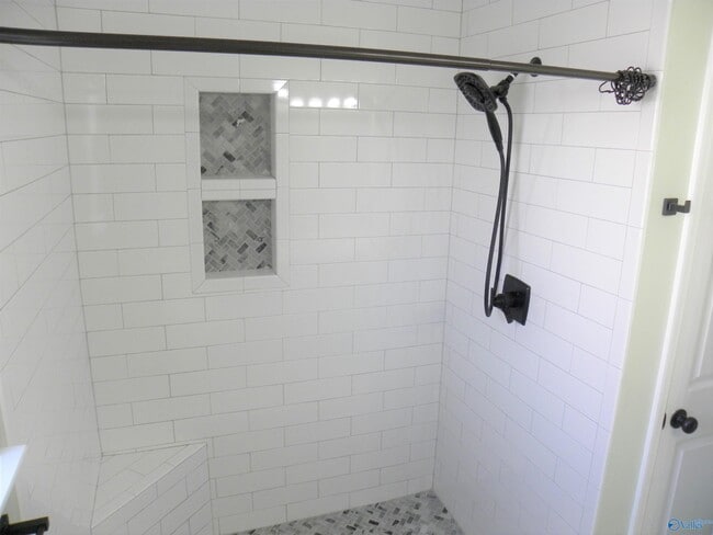 Building Photo - 258 Mountain Creek Dr