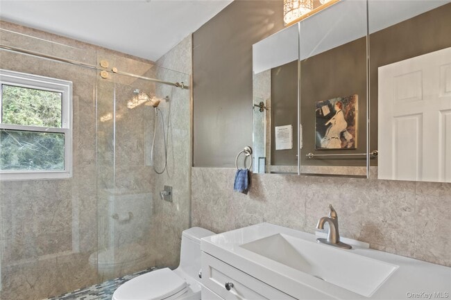 Building Photo - 11 Glenwood Rd