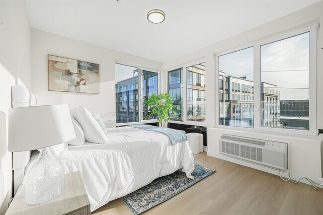 Building Photo - 1 Mallory Ave