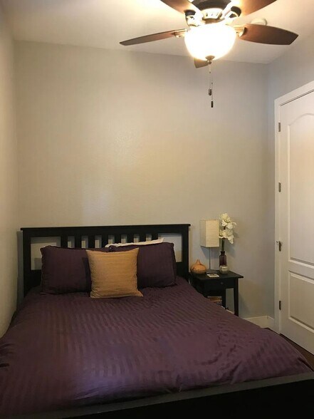 Building Photo - 1301 E 31st Ave