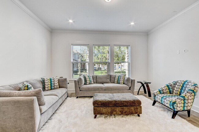 Building Photo - Townhome  in The Enclave at Summer Beach