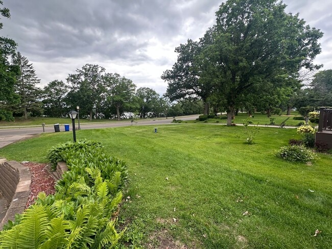 Building Photo - Beautiful Single Family Home Across from L...