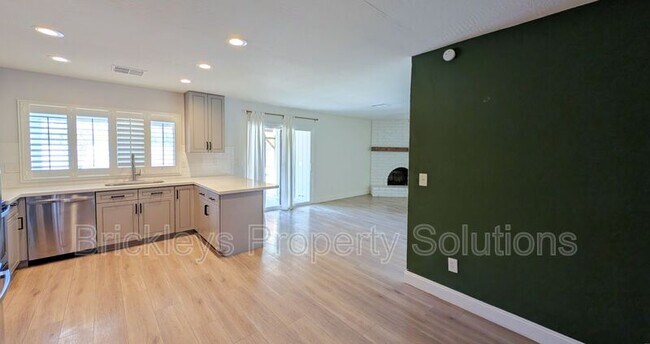Building Photo - 2029 S Nina Cir