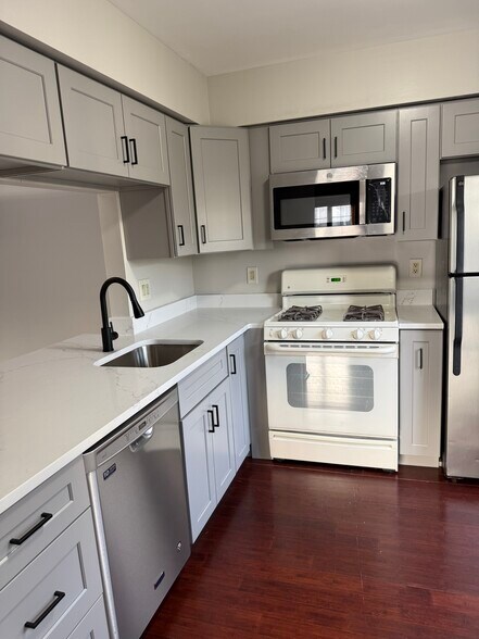 Building Photo - 2704 Tarnbrook Dr