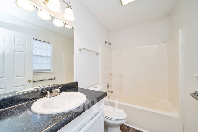 Building Photo - 924 Rich Rd