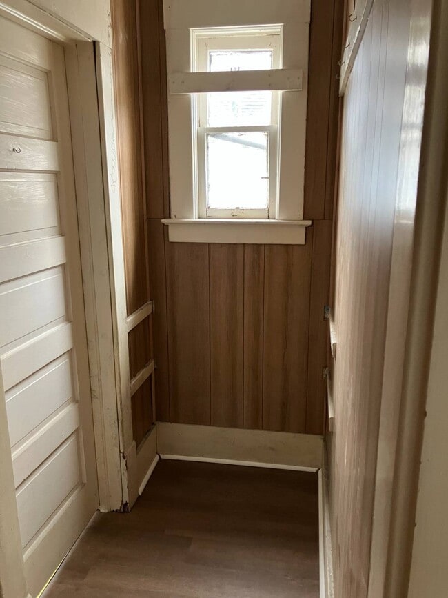 Building Photo - 736 S Seneca Ave