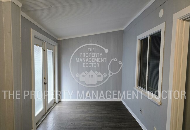 Building Photo - MOVE IN SPECIAL - 4BR/2.5BA Tampa Home | Dual Kitchen Areas, Private Bedroom & Fresh Updates
