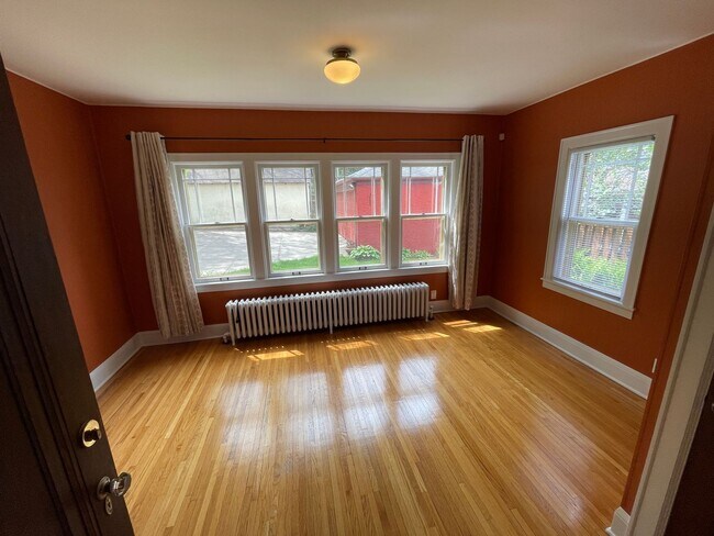 Building Photo - 3015 W 43rd St