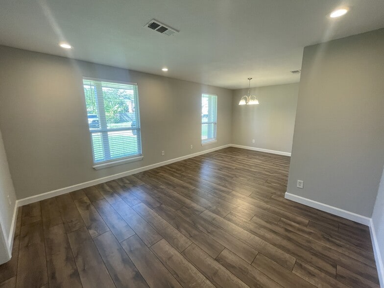 Building Photo - 10827 Sageriver Dr