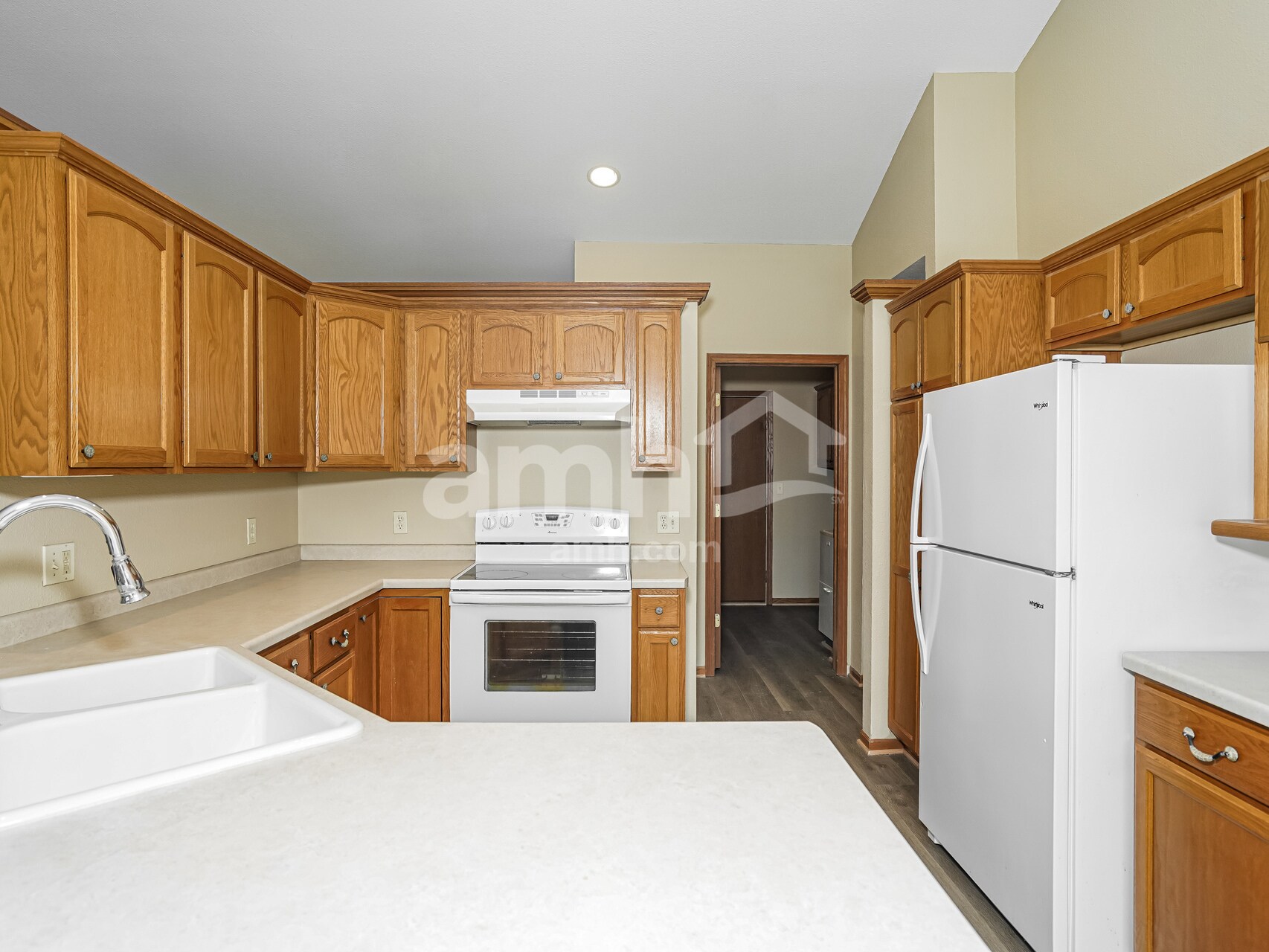 Building Photo - 338 Ponderosa Dr