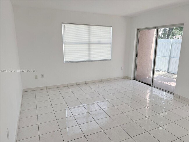 Building Photo - 2645 SW 28th Ct