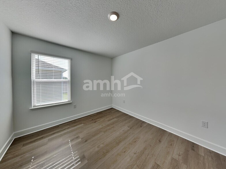 Building Photo - 3003 19th Ave W