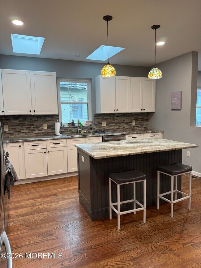 Building Photo - 591 Vernon St