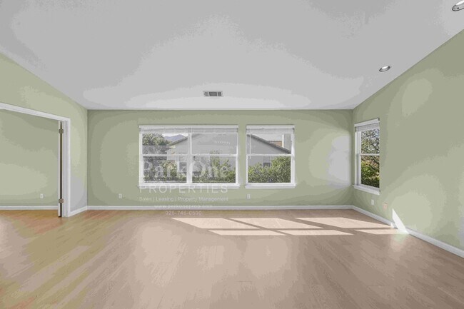 Building Photo - Beautiful Home in Peacock Creek