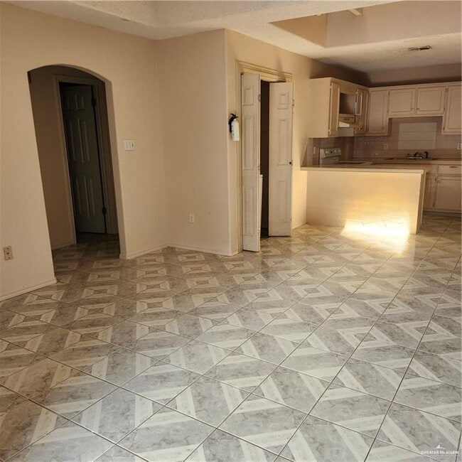 Building Photo - 9 Kimberly Ln