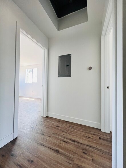 Building Photo - 4576 Oakwood Ave