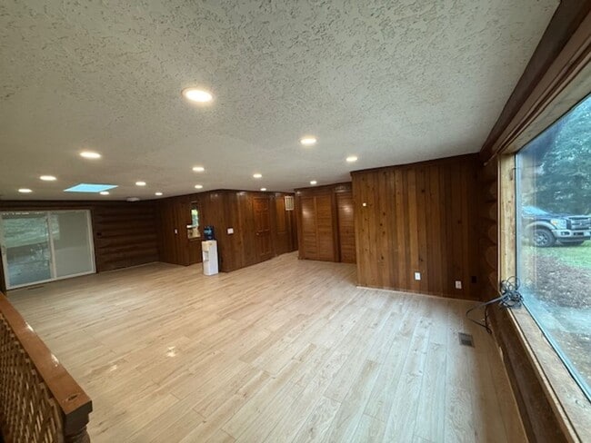 Building Photo - Country Living 3 Bedroom 2 Bath Newberg OR 97132