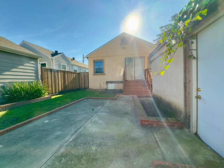 Building Photo - 2307 107th Ave