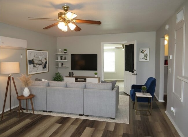 Building Photo - 4657 Bonnie Brae St