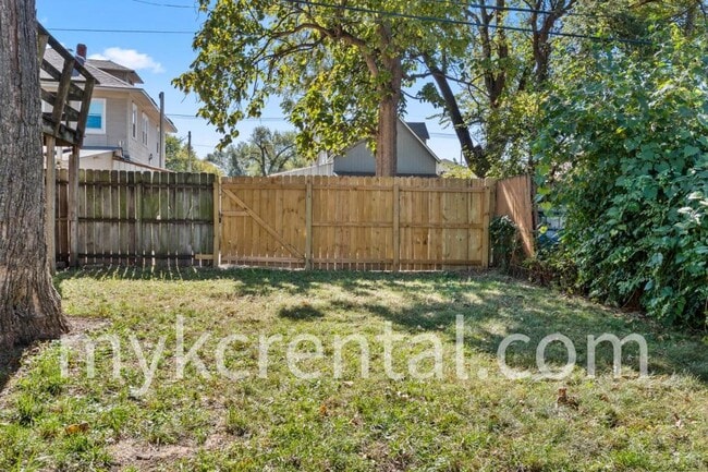 Building Photo - 1131 Hasbrook Ave