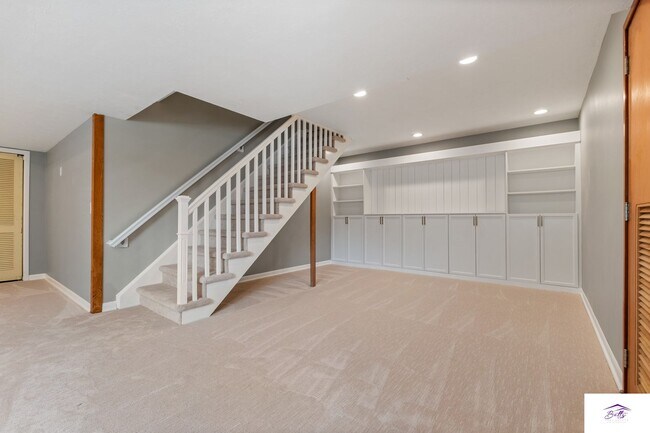 Building Photo - Available now! Spacious 3 Bed, 3 Bath Home with Modern Open Layout & Lawn Care Included