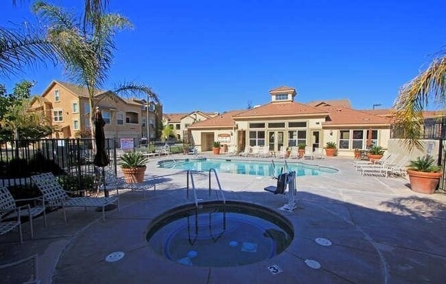 Building Photo - Condo | 2 Bed | 2 Bath | 1728SF | Tenant P...