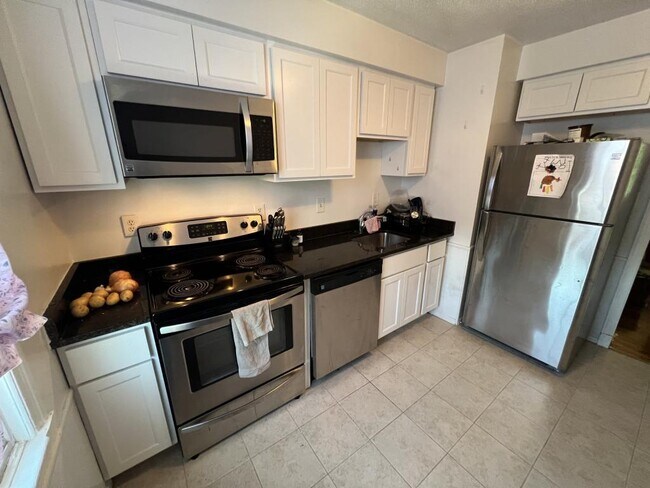 Building Photo - 2114 Suitland Terrace SE