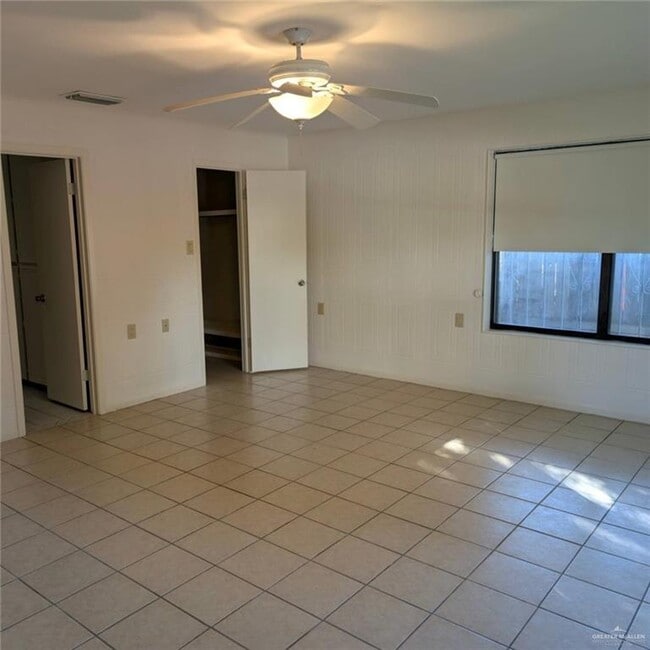 Building Photo - 15 Upas Ave