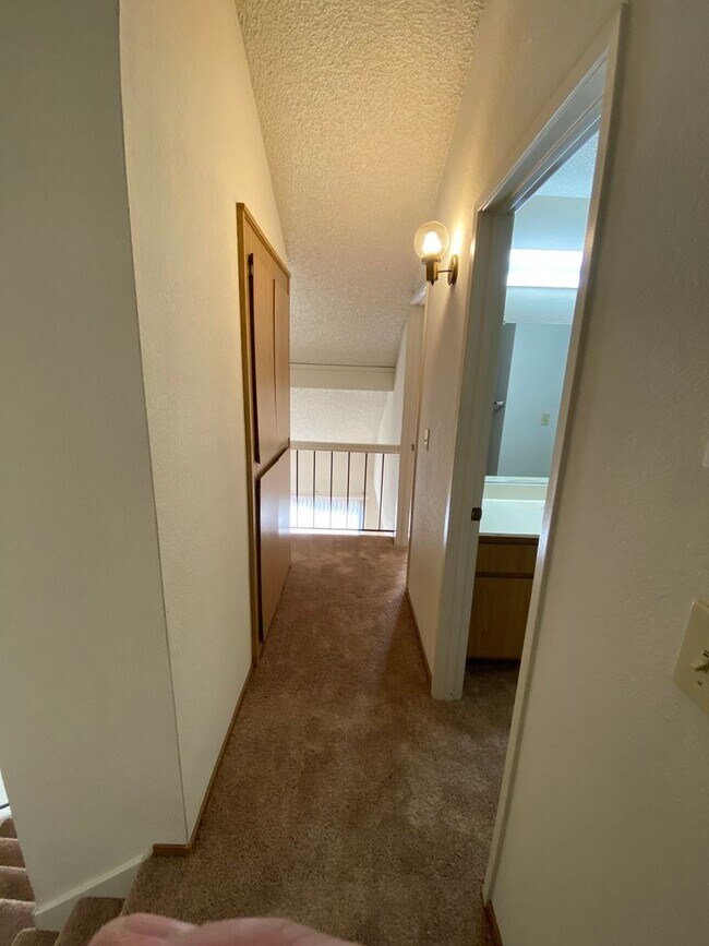 Building Photo - Cirbywoods Condo