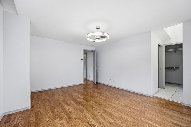 Building Photo - 6748 3rd Way SE