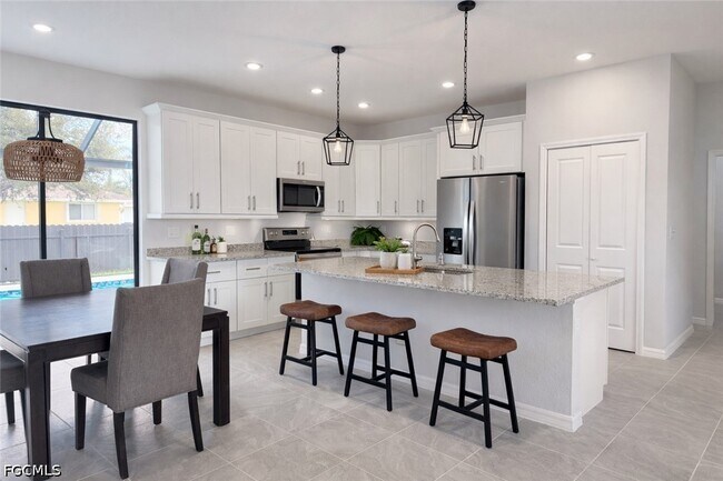 Building Photo - 5014 SW 16th Pl