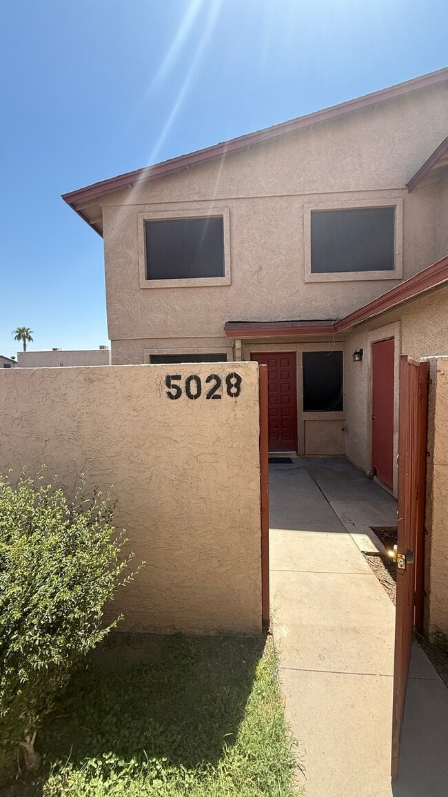 Building Photo - Villas West Two Bedroom Townhome