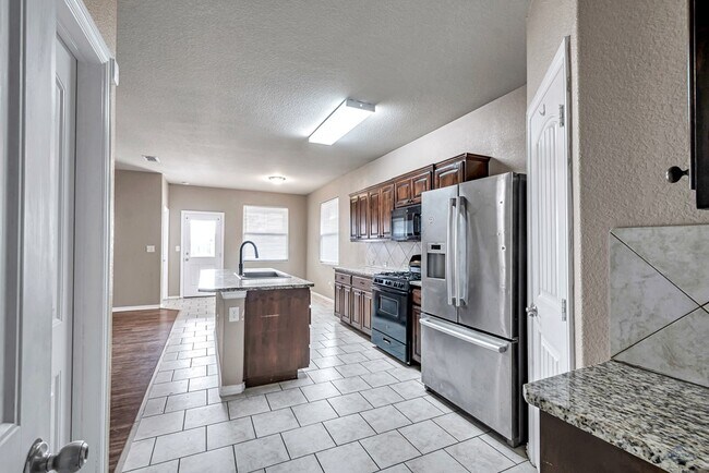 Building Photo - 5 Brooks Ranch Rd