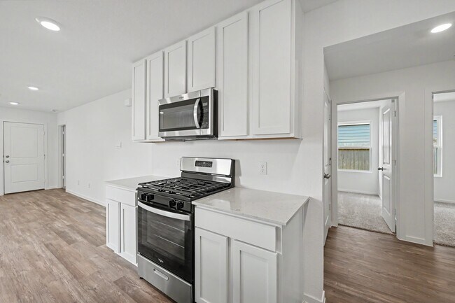 Building Photo - 40839 Hawthorne Glades St