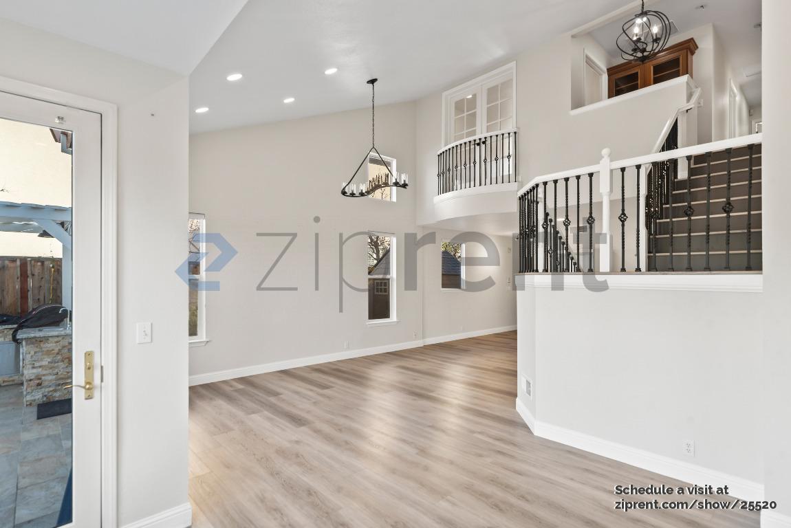 Building Photo - Unit