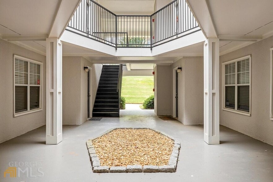 Building Entrance - 1150 Collier Rd NW