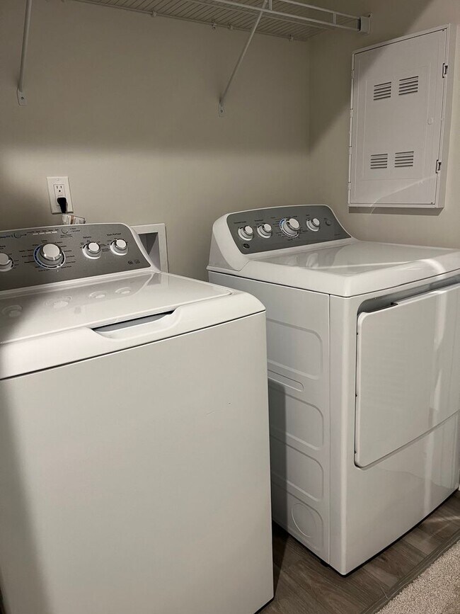 Building Photo - 1/2 MONTH FREE*    Brand New Townhome