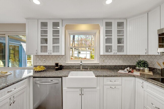 Building Photo - 2015 Freedom Ln