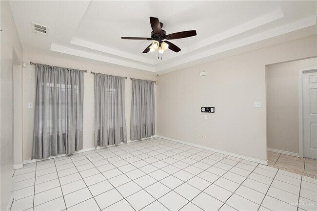 Building Photo - 13 Umbrellabird Ave