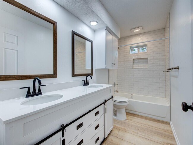 Building Photo - 7602 Pebble Brook Cove
